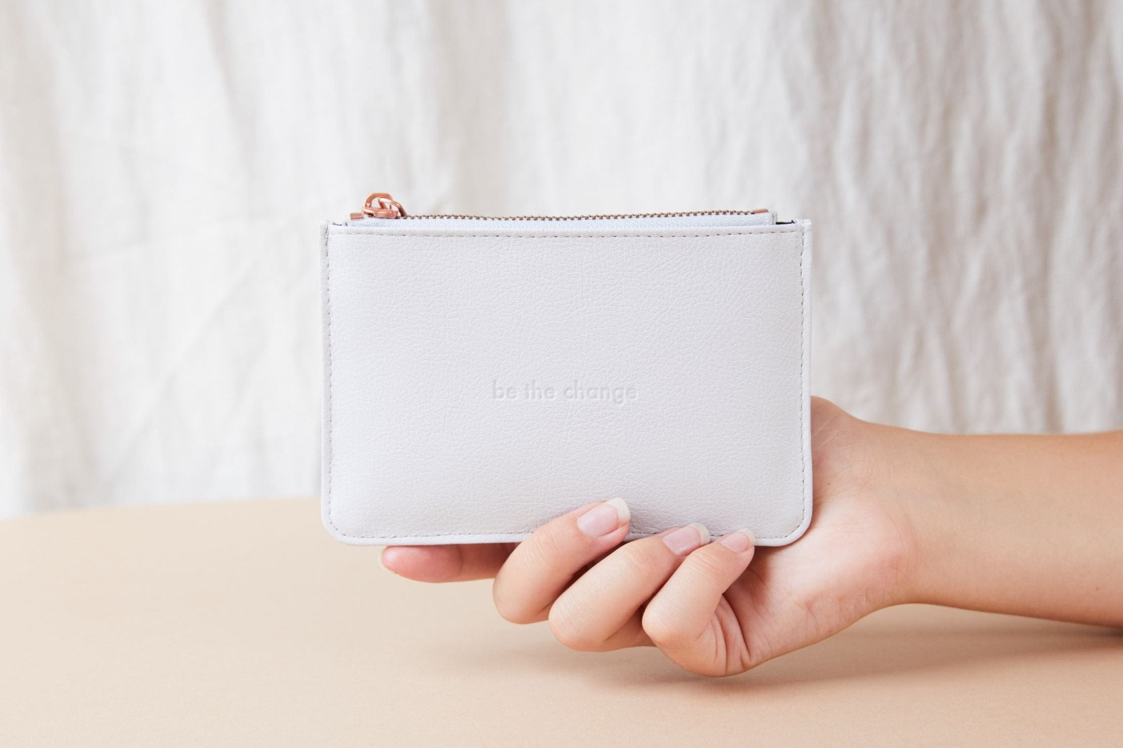 AppleSkin Light Grey & Rose Gold Card Holder | Classic Essentials